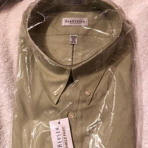 NWT...Van Heusen wrinkle free dress shirt